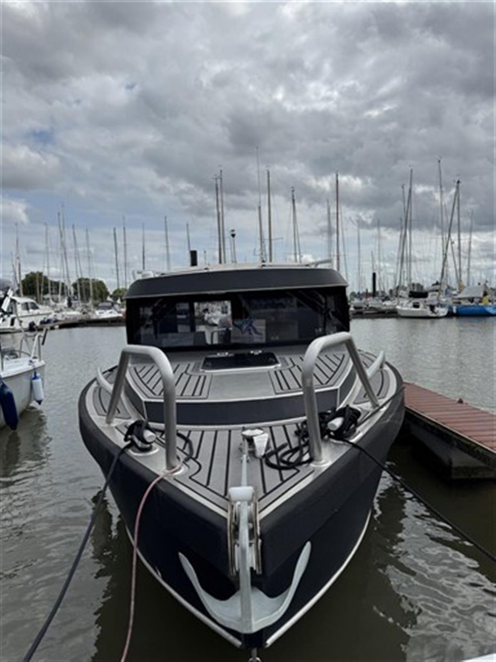 V-Boats Voyager 700 Cabin