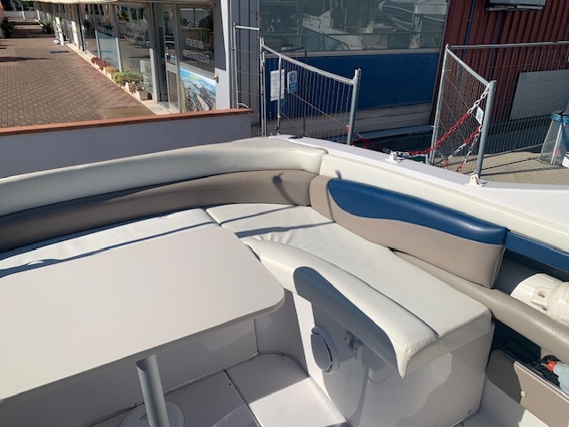 Four Winns 225 SUNDOWNER