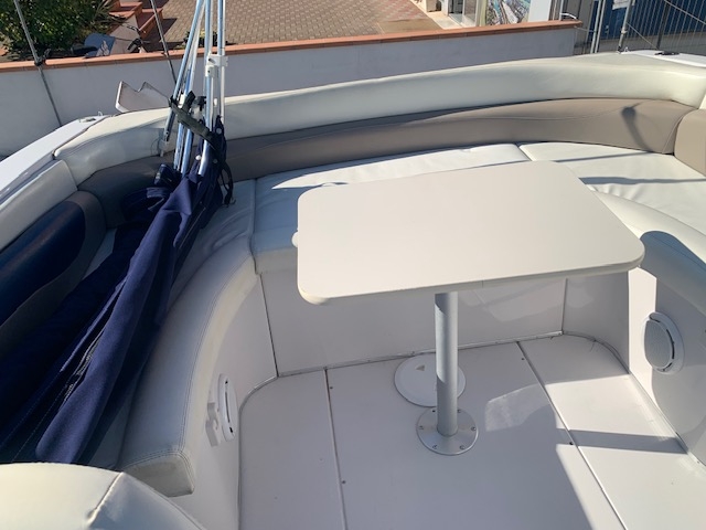 Four Winns 225 SUNDOWNER