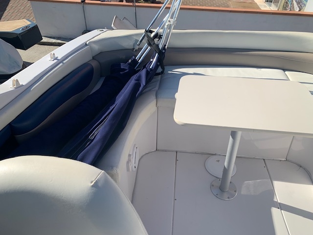 Four Winns 225 SUNDOWNER