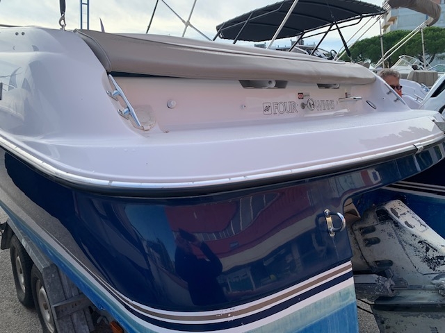 FOUR&nbsp;WINNS&nbsp;225&nbsp;SUNDOWNER