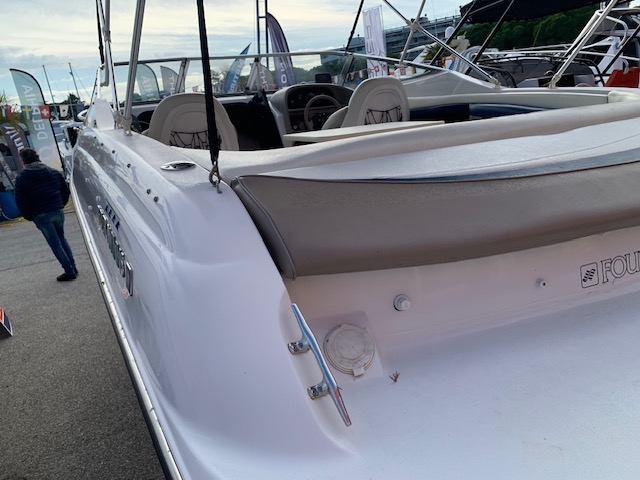 FOUR&nbsp;WINNS&nbsp;225&nbsp;SUNDOWNER