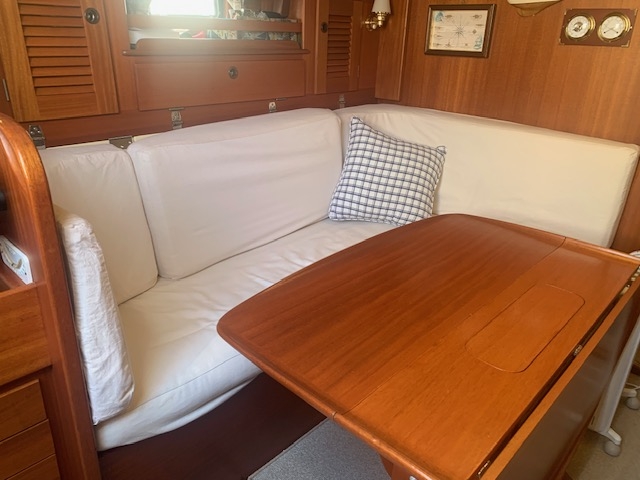 Hallberg&nbsp;Rassy&nbsp;HR&nbsp;382
