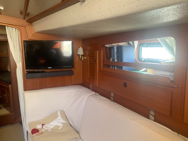 Hallberg&nbsp;Rassy&nbsp;HR&nbsp;382