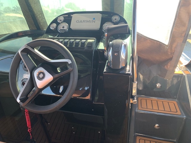 REVO&nbsp;YACHT&nbsp;REVO&nbsp;700