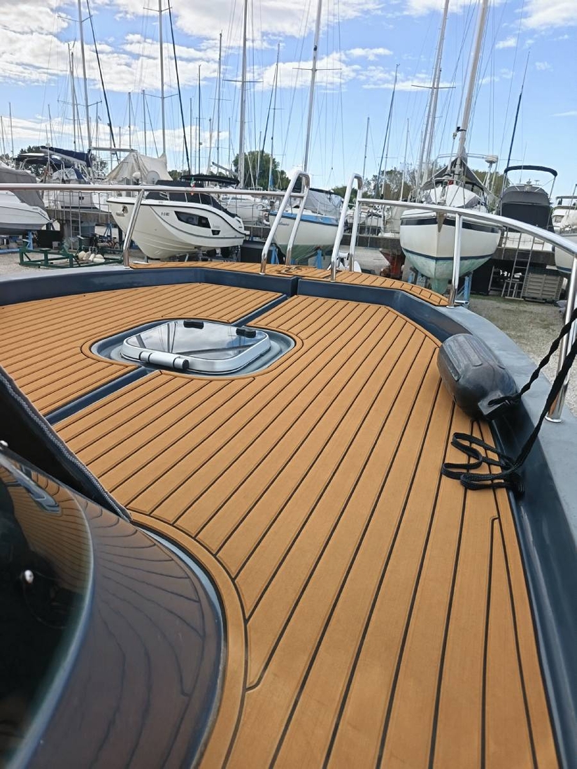 REVO&nbsp;YACHT&nbsp;REVO&nbsp;700