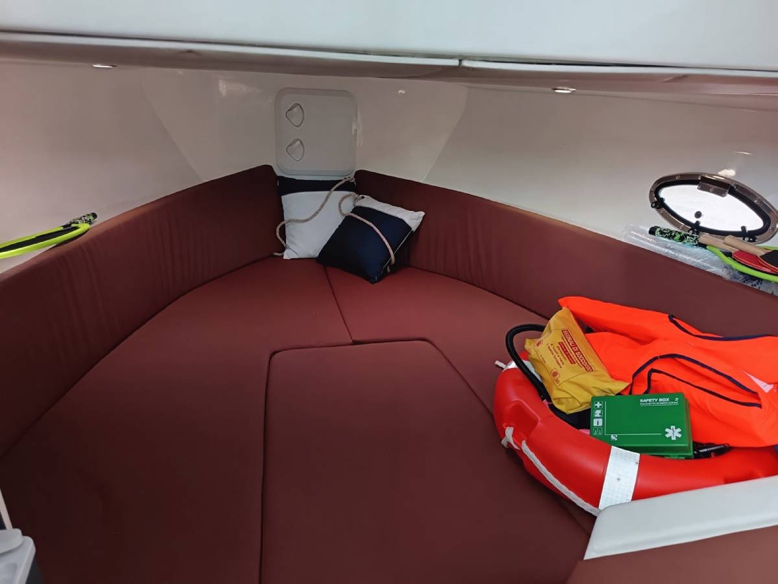 REVO&nbsp;YACHT&nbsp;REVO&nbsp;700