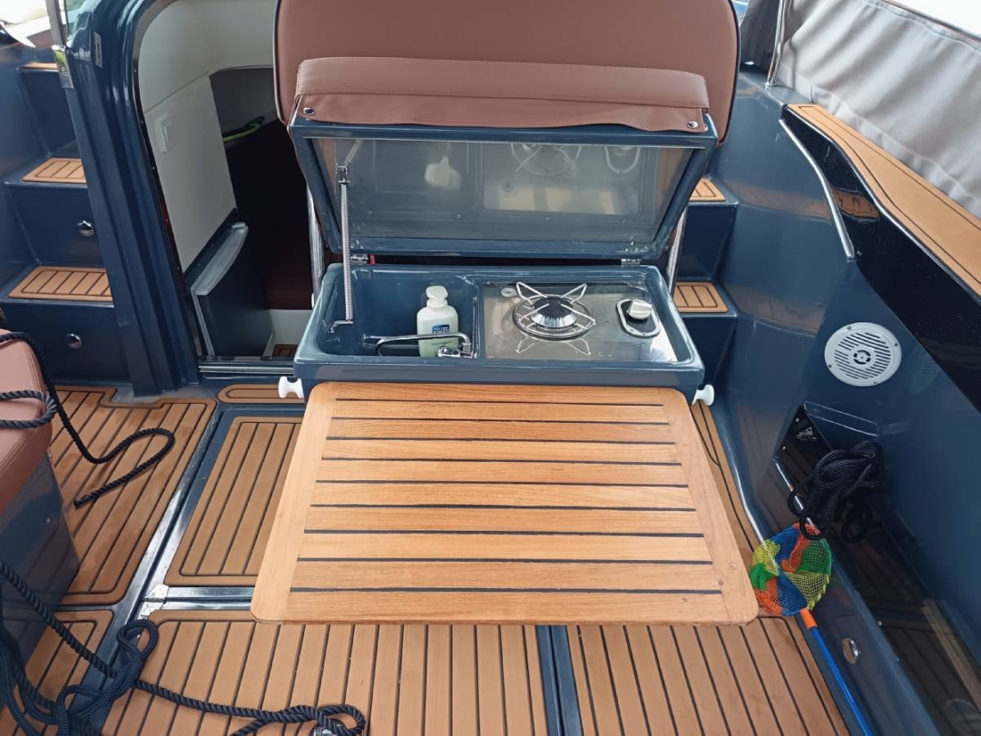 REVO&nbsp;YACHT&nbsp;REVO&nbsp;700