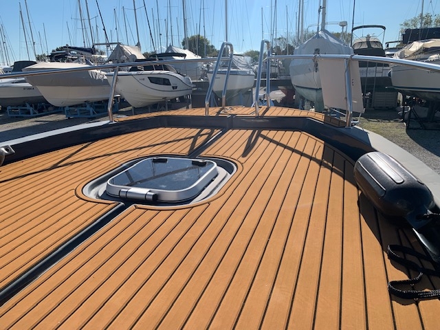 REVO&nbsp;YACHT&nbsp;REVO&nbsp;700