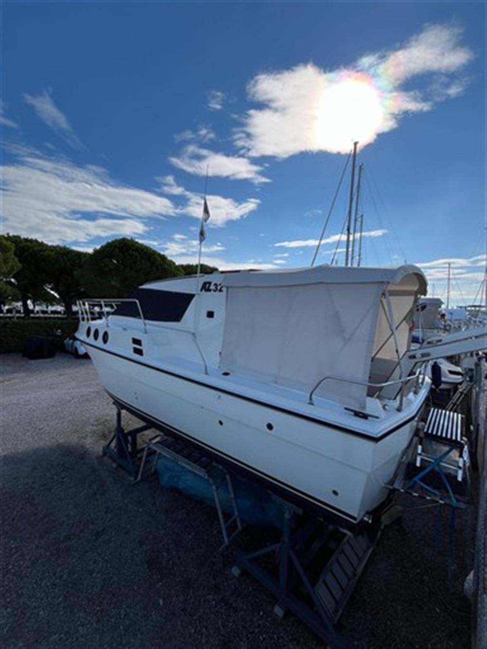 Azimut&nbsp;AZ&nbsp;32